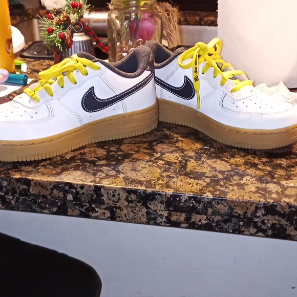 Nike Air Force 1 LV8 youth size 1 - Picture 4 of 5